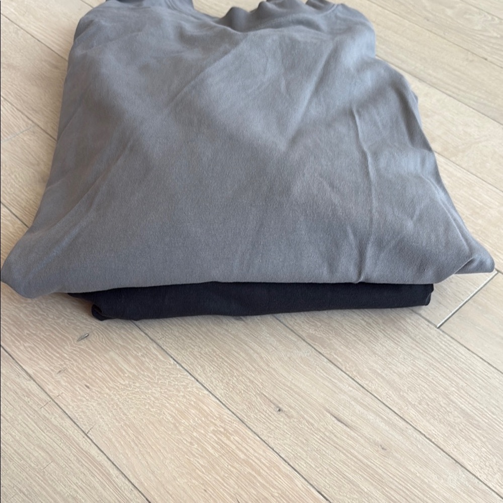 Yeezy x Gap Long Sleeve Size Medium 2 Pack Light Grey / Dark Grey